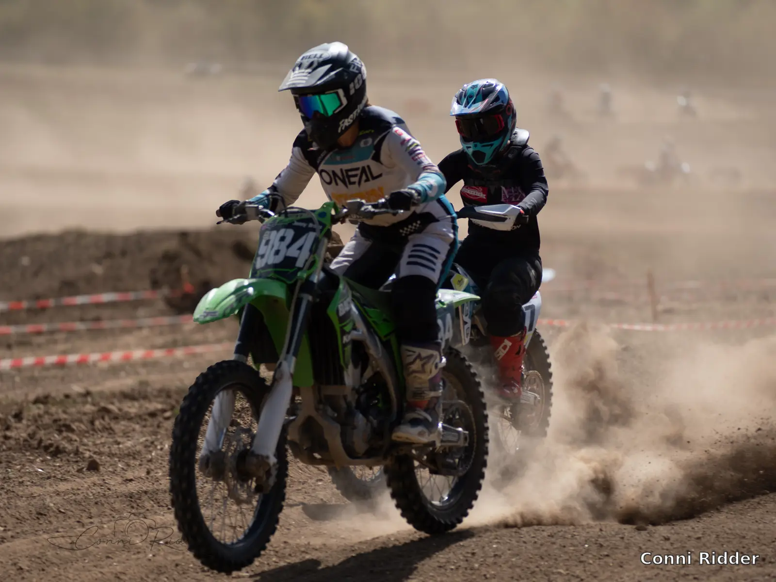 Mehrere Fahrer auf der Stoppelcross-Strecke, Foto Conni Ridder