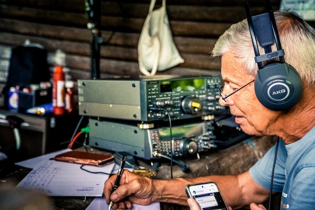 Funkamateur von Amateurfunk Laichingen an seiner Funkstation