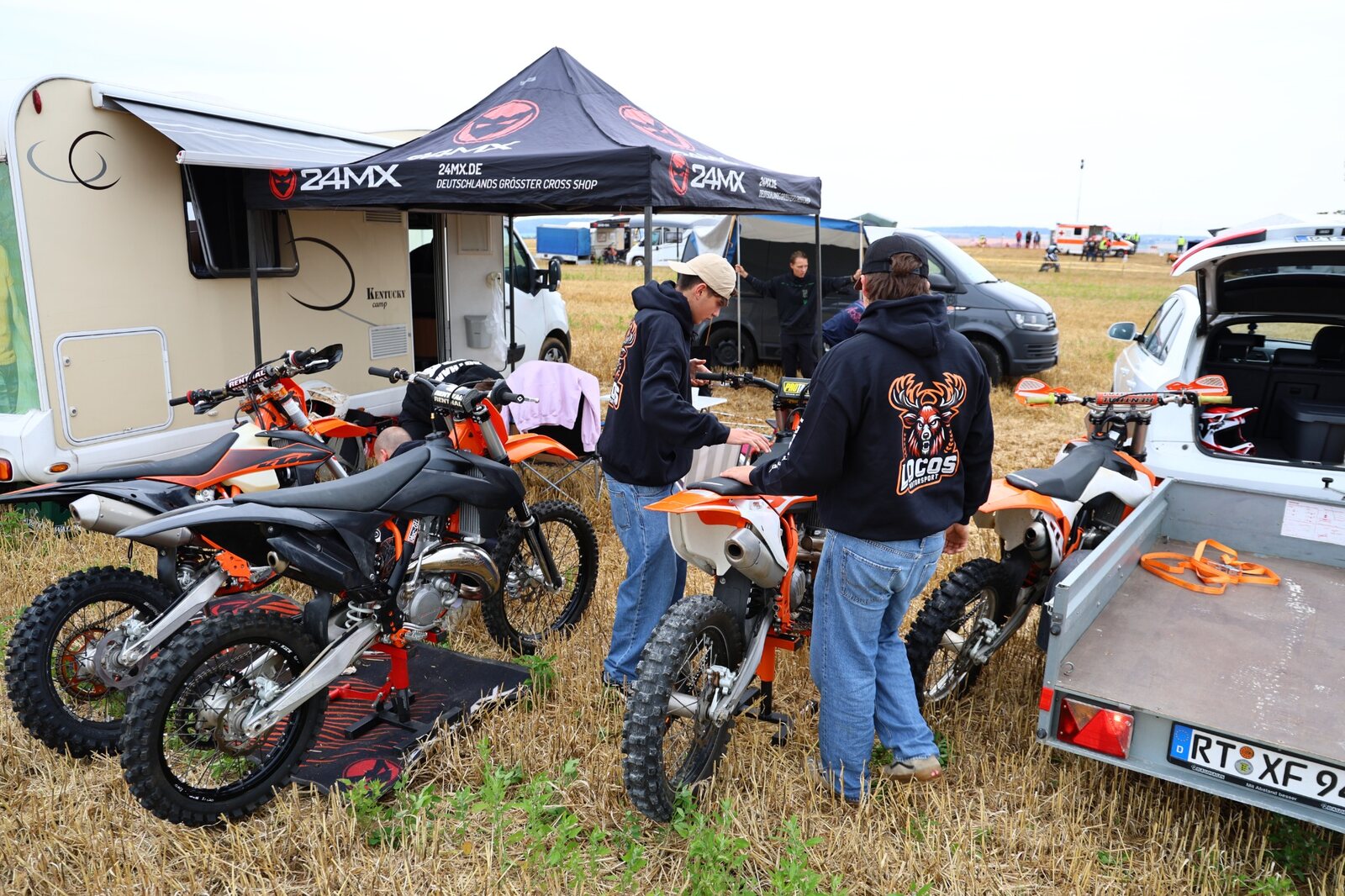 Camping- und Fahrerbereich beim LOCOS Stoppelcross